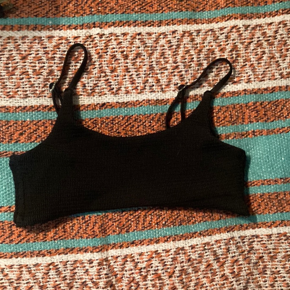 Cute target bikini top! 🌻